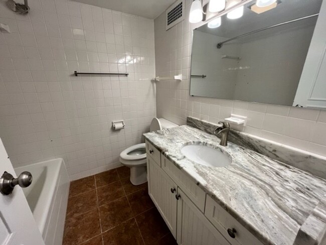 Building Photo - Luxury Condo at the Hampshire- 3 bedrooms,...