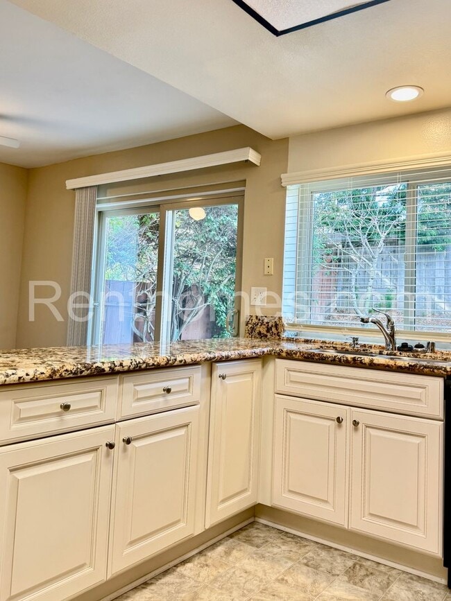 Building Photo - 13534 Longfellow Ln