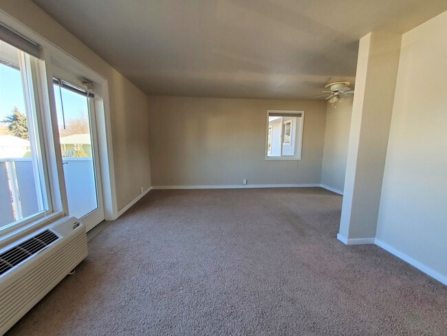 Building Photo - Adorable Second Floor Condo