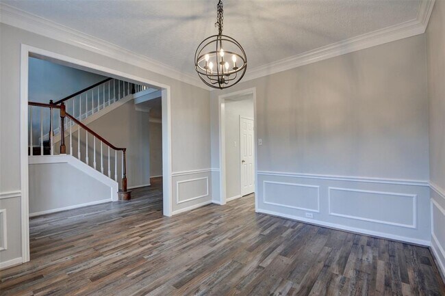 Building Photo - 539 W North Hill Dr