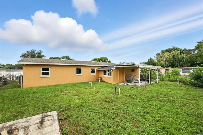 Building Photo - 405 N Buena Vista Ave