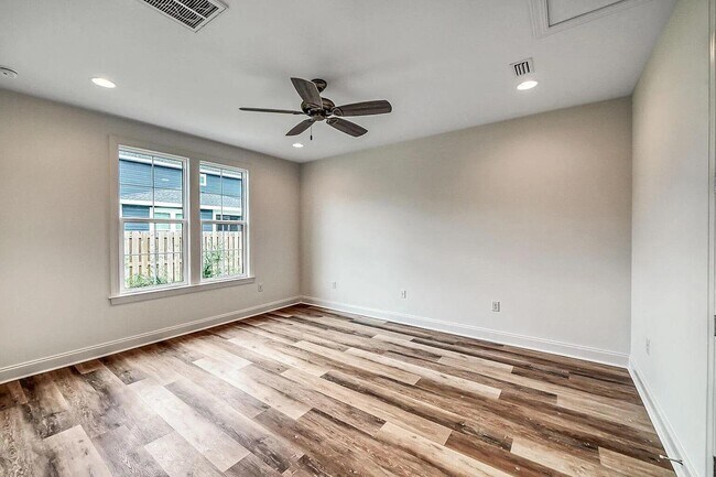 Building Photo - 22 Roundwood Dr