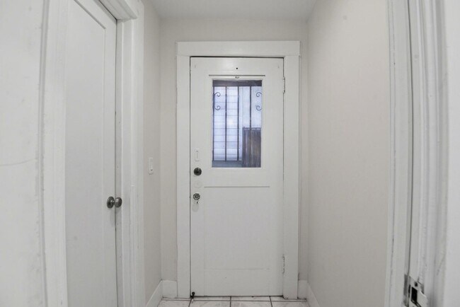 Building Photo - 1610 W 36th Pl