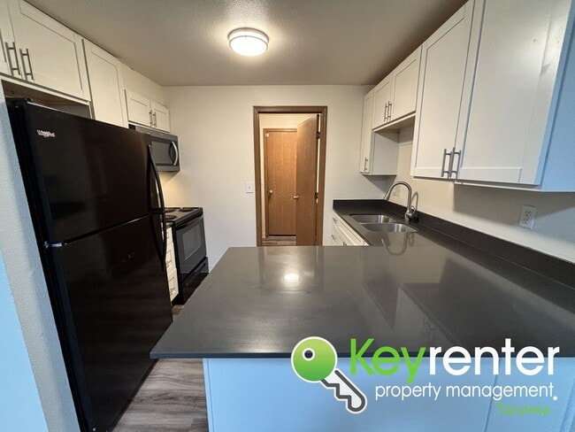 Building Photo - Spacious 3-Bedroom Home in Quiet Lakewood Cul-de-Sac