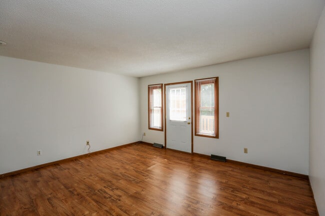 Building Photo - 311 Foxfire Dr