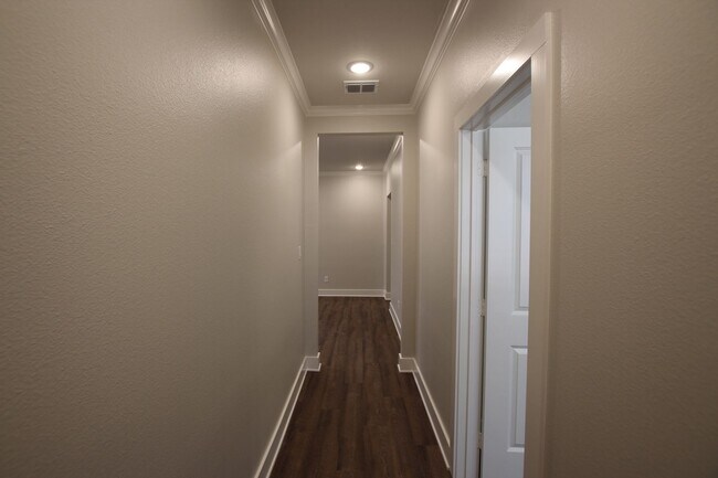 Building Photo - 727 Freedom Way