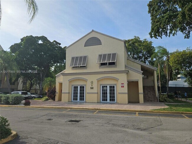 Building Photo - 8290 Lake Dr