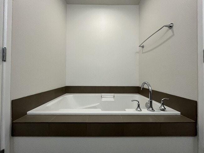 Building Photo - Beautifully Updated Bethany Townhome with Private Backyard and Modern Finishes