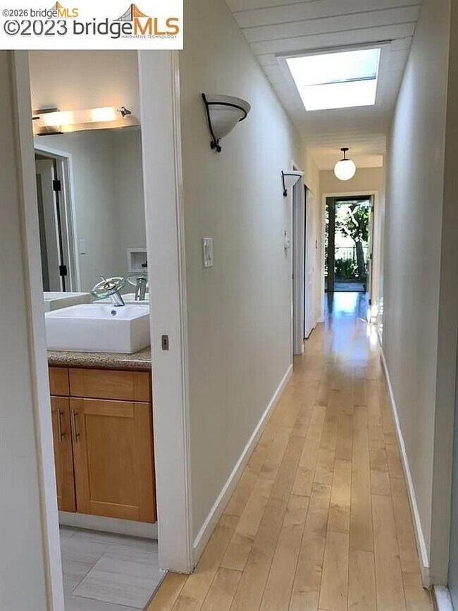 Building Photo - 5559 Greenridge Rd