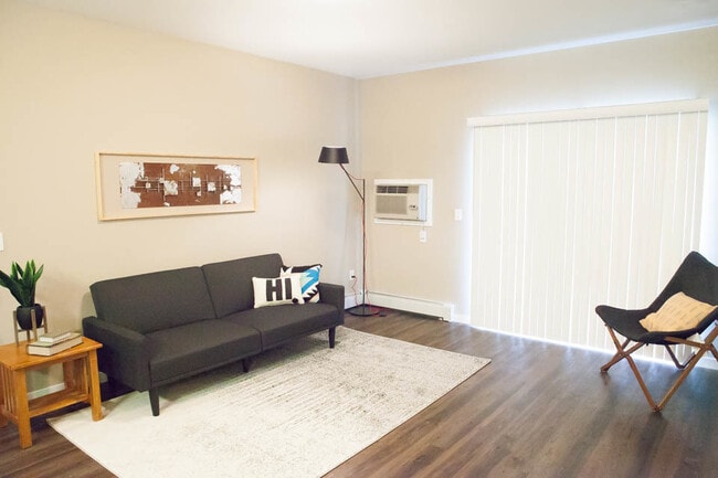 Building Photo - Northtown Crossing - Pet Friendly, Student...