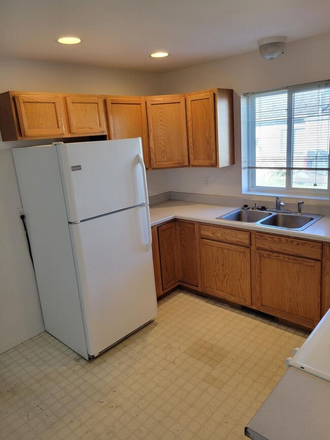 Building Photo - 3305 Laredo Dr