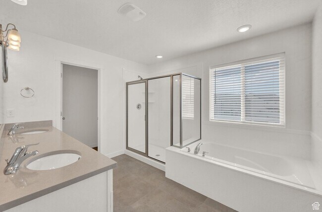 Building Photo - 1034 S 850 W