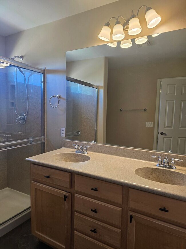 Building Photo - FREE RENT FOR OCTOBER AND $100 VISA GIFT C...