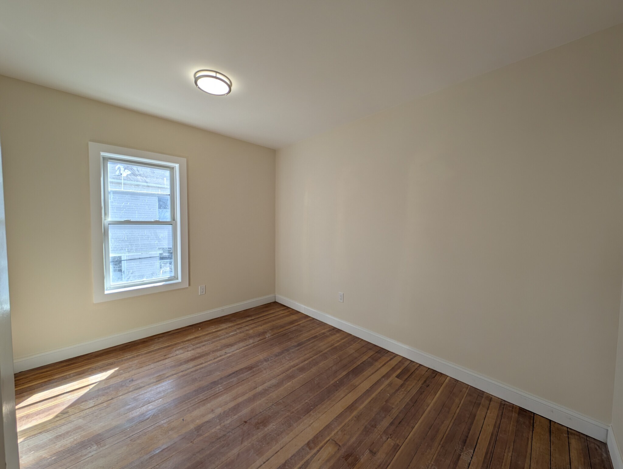 Building Photo - 5 Lowell Cir