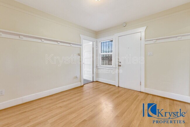 Building Photo - 1117 Sutter St