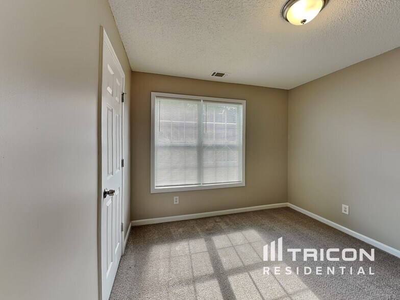 Building Photo - 200 Sasnett Dr