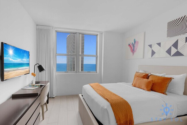 Building Photo - 4010 S Ocean Dr