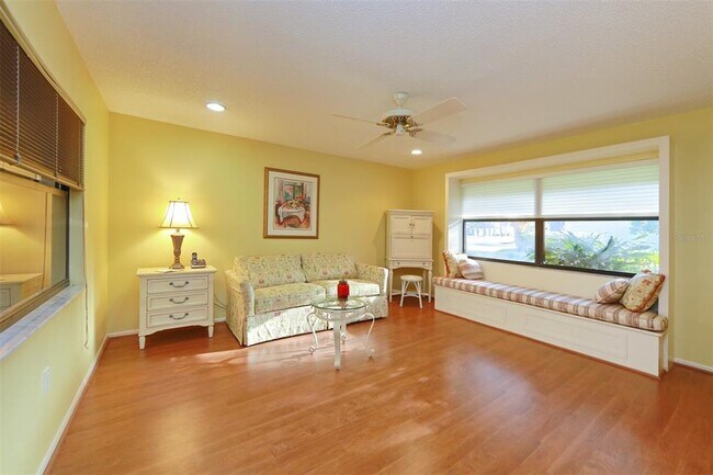 Building Photo - 5728 Doral Dr