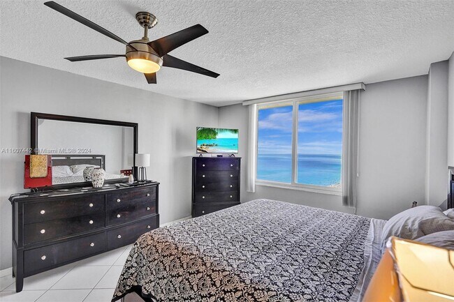 Building Photo - 3725 S Ocean Dr