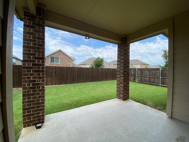 Building Photo - 913 Dickens Dr