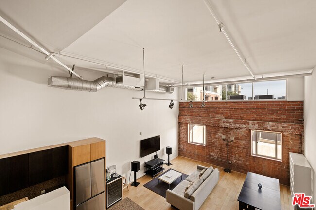 Building Photo - 120 S Hewitt St