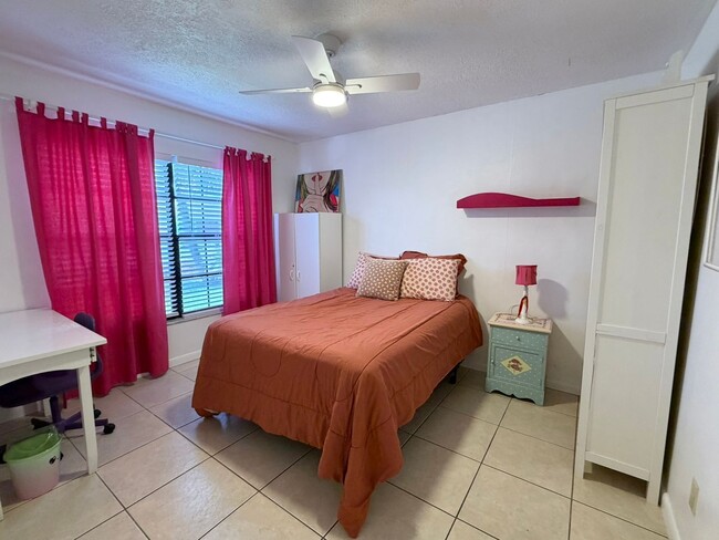 Building Photo - 2570 Shadybranch Dr