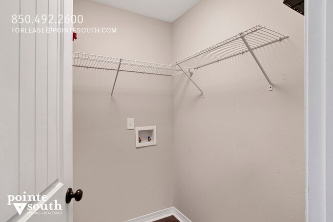 Building Photo - 33633 Field Stone Ln