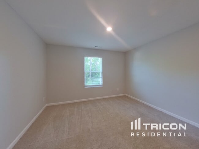 Building Photo - 165 Trailwood Ct