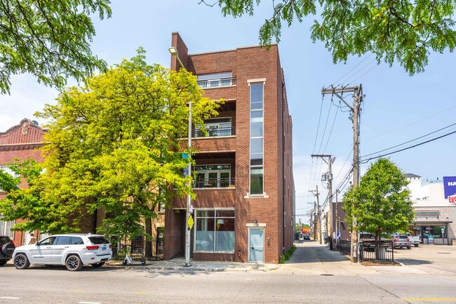 Primary Photo - 2358 N Damen Ave