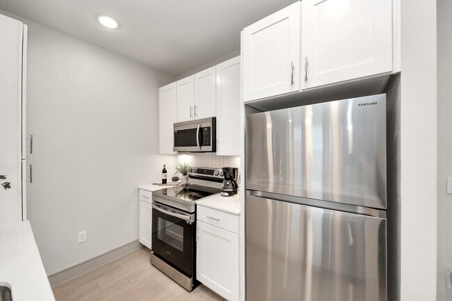 Building Photo - 4840 N Shepherd Dr