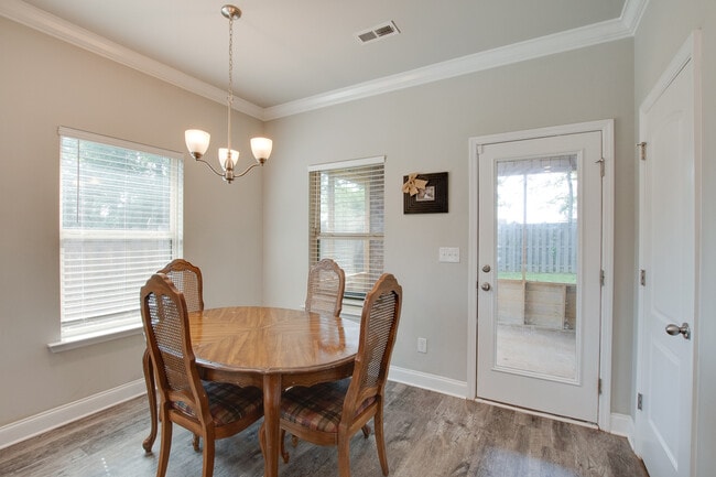 Building Photo - 150 Shrewsberry Dr