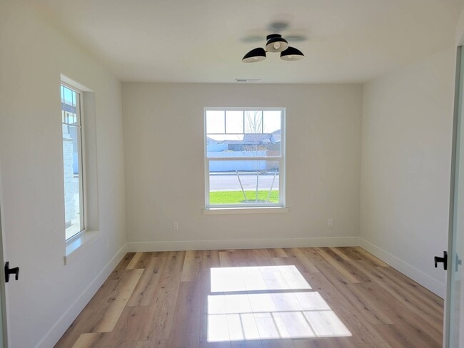 Building Photo - 4705 Corinth Dr