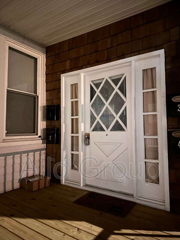 Building Photo - 655 Green St