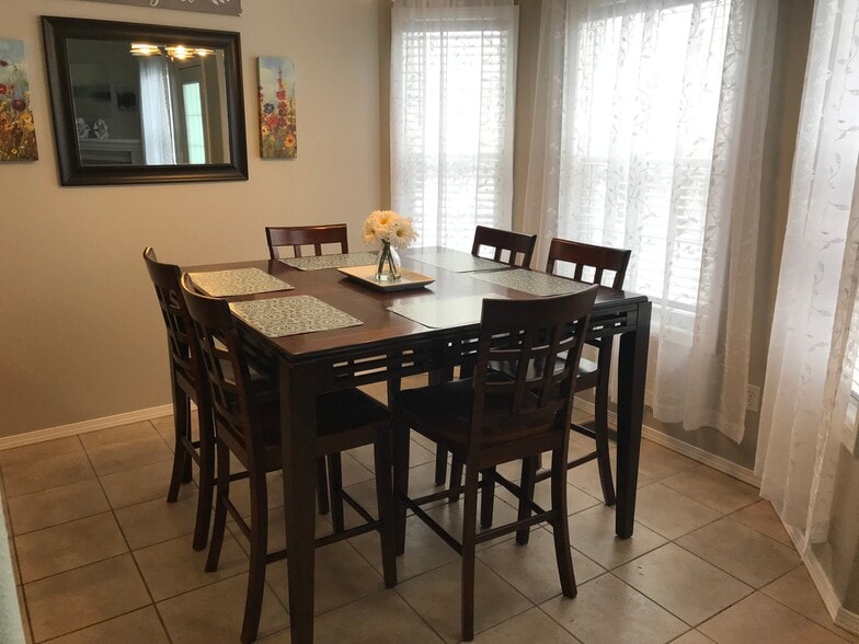 Building Photo - 725 W Juan Tabo Ln