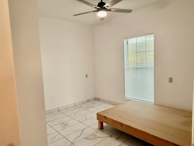 Building Photo - 16590 S Windmill Ave