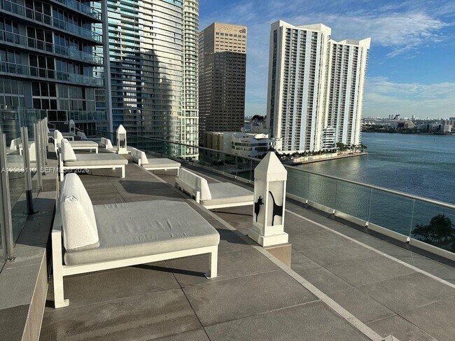 Building Photo - 485 Brickell Ave