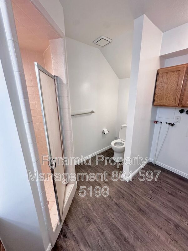 Building Photo - 1099 Shepard Ln
