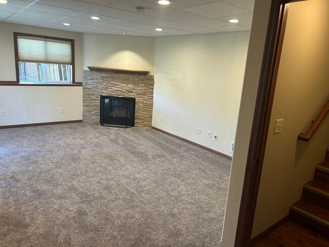 Building Photo - 605 N Daisy Ave