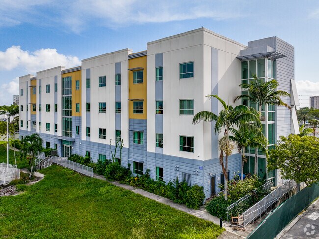 1750 NE 124th St North Miami, FL 331811750 NE 124th St North Miami, FL 33181 - Biscayne Commons Residence Hall