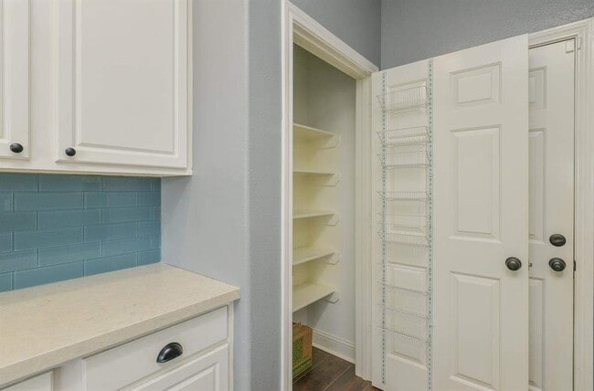 Building Photo - 8755 Thistlemoor Ln