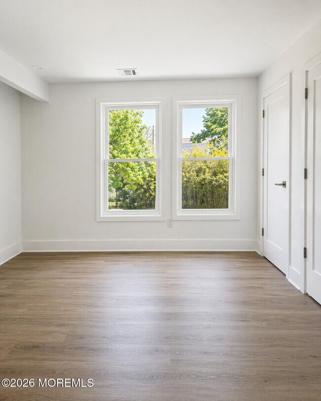 Building Photo - 506 Bath Ave