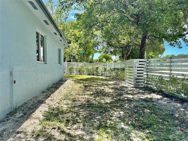 Building Photo - 513 NW 77th St