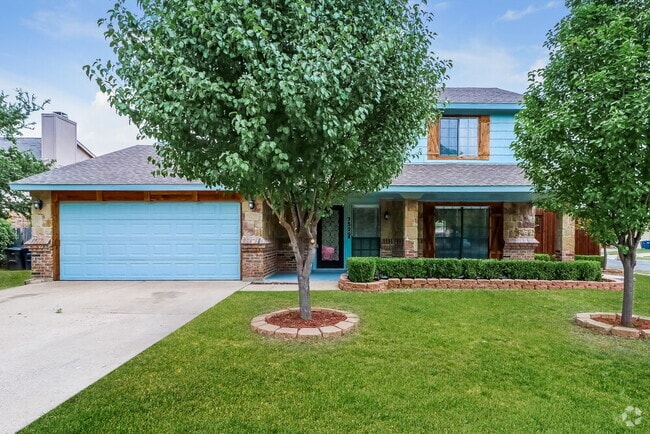 Building Photo - 7529 Ashwood Cir