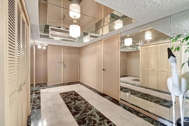 Building Photo - 3407 S Ocean Blvd