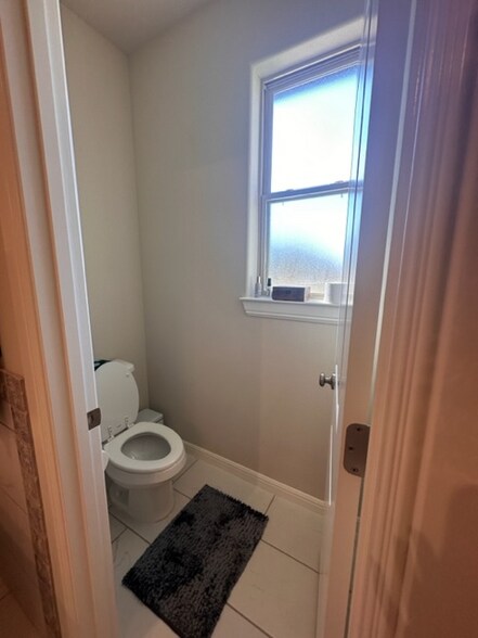 Building Photo - 3609 Upper Lake Cir