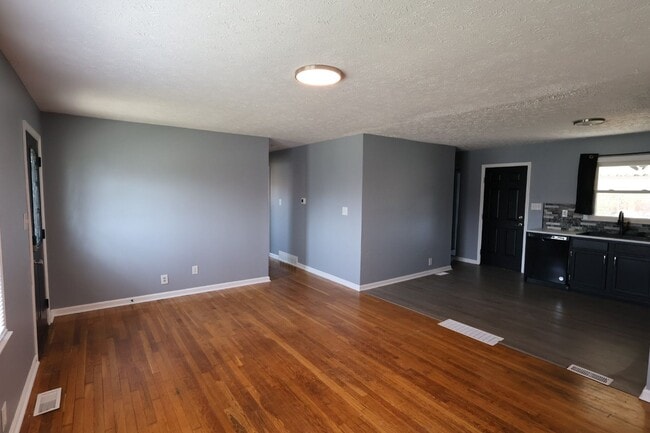 Building Photo - 308 Larkwood Dr