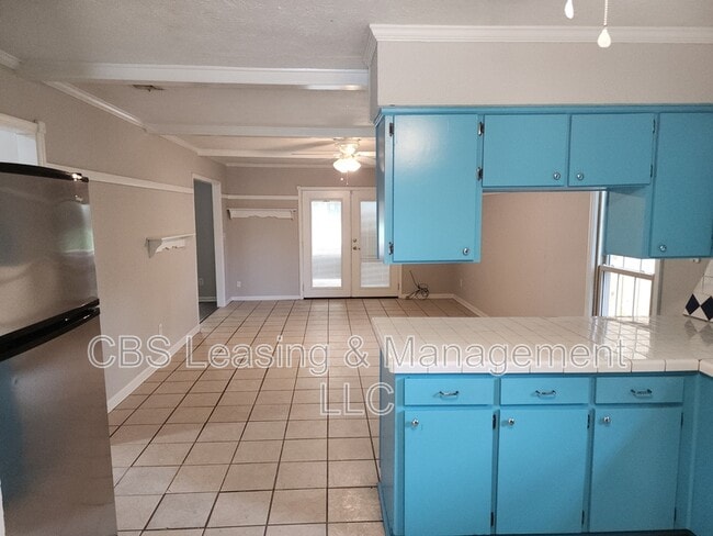 Building Photo - 5005 Hearthstone Dr