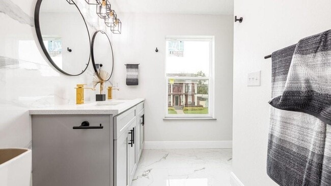 Building Photo - 1414 E Harding St