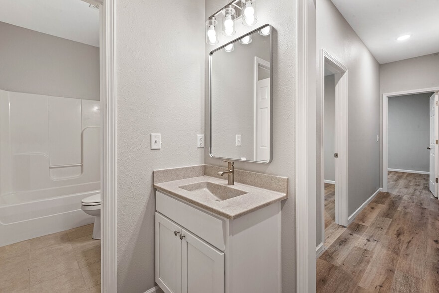 Building Photo - 1222 Bertrand St