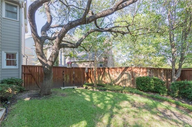 Building Photo - West Austin 3x3 Cozy Home!